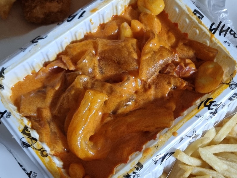 [배달 떡볶이] 배떡 로제떡볶이 버터갈릭감자튀김 맛 후기