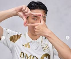 <b>손흥민</b>,호날두·앙리와... <b>EPL</b> 최고 <b>골잡이</b> '15인 <b>후보</b>' 올라
