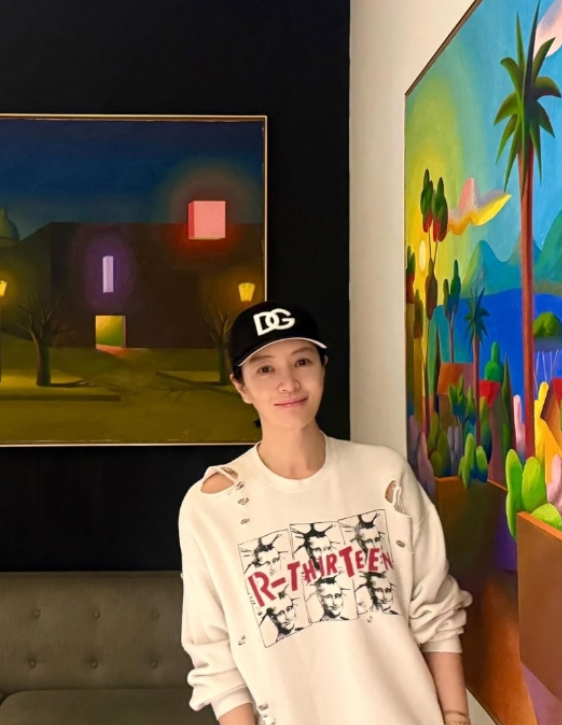   김혜수, 추석 연휴에도 ‘예술 열공 모드’…이영애도 “맞아요” 훈훈한 교류 