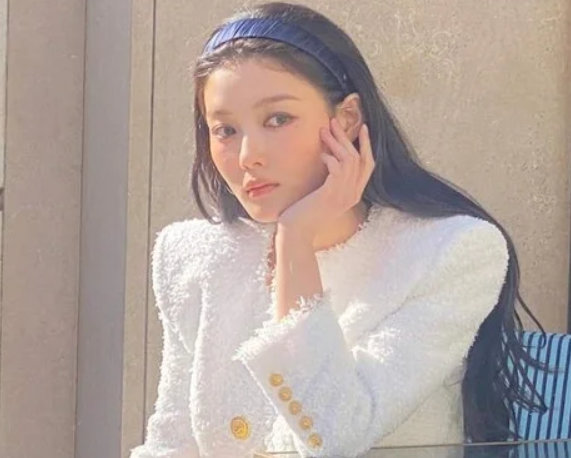 김유정, 잘 자란 국민 여동생 "파리 빛낸 미모"...한효주도 "예뻐라" 감탄