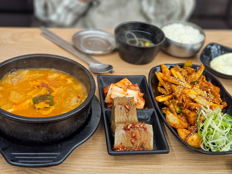  선유도역 근처 기사식당 한식 맛집 "선유소반" 제육오징어볶음, 돼지고기김치찌개 후기