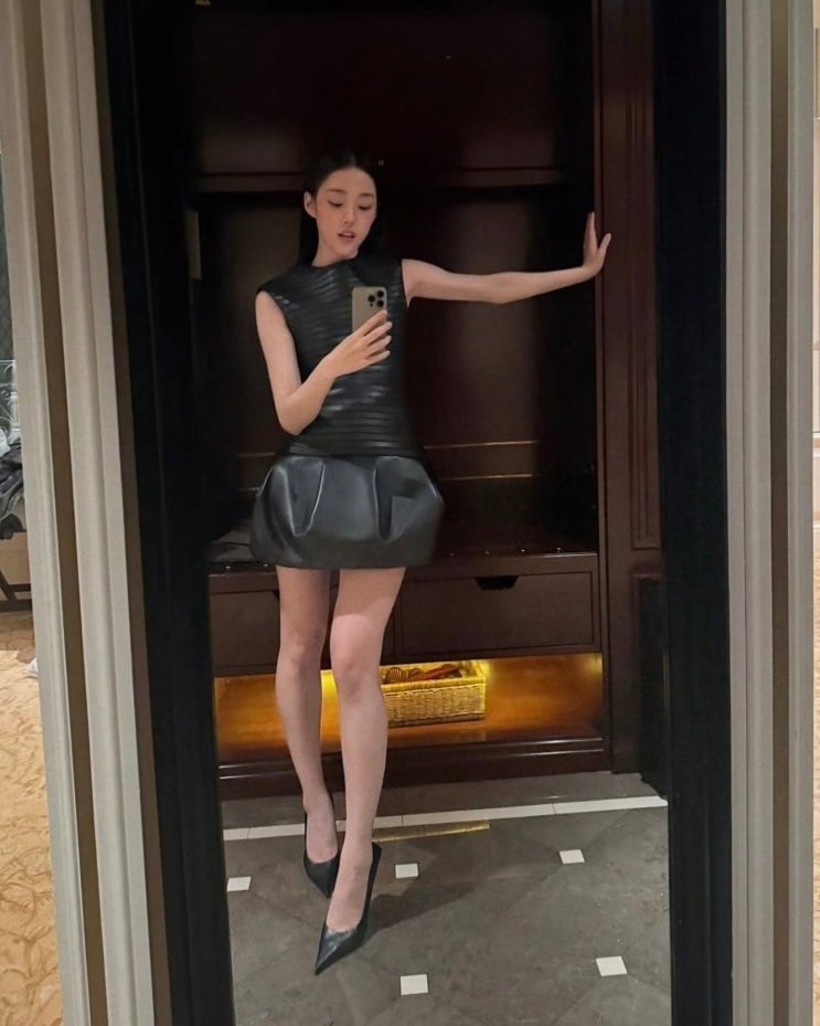  "의상이 아니라 조형물" 이대 여신 노윤서 발렌시아가 코디