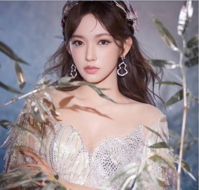 중국 간 우주소녀 성소 근황 '성형수술 부작용' 루머 퉁퉁 부은 얼굴 저혈압 치료 부작용 부....