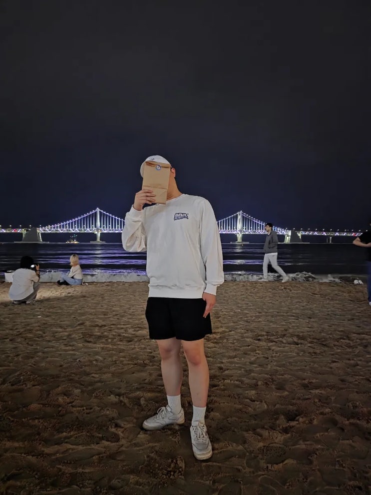  무신사 체험단 당첨 데일리로 입기 좋은 오드 그래피티 맨투맨