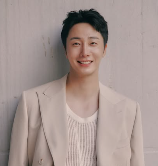 <b>정일우 열애설</b> 상대는 서울대 출신 CEO? 커플템까지 포착된 전말