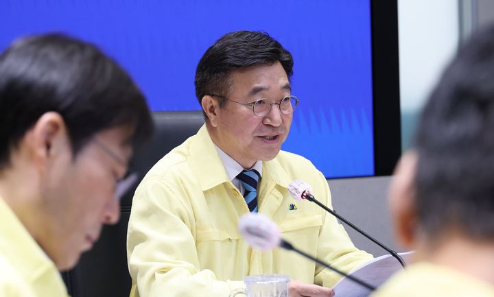 <b>윤호중 장관</b> “모든 자원 동원해 <b>복구</b> 총력”