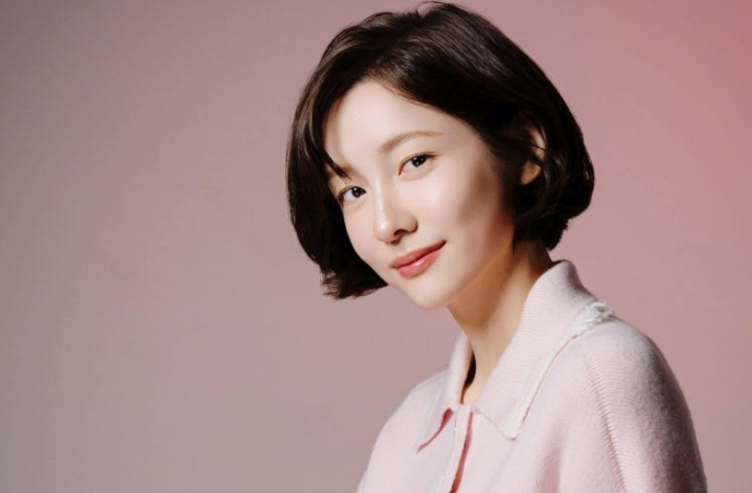 <b>박지현</b>, 때아닌 <b>열애설 일축</b>! 유리창 실루엣이 불러온 해프닝의... 