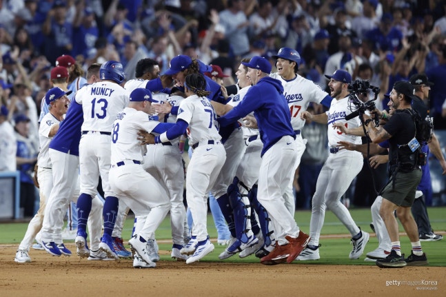 다저스, 필라델피아 꺾고 NLCS 진출 <b>김혜성 결승 득점</b>!!