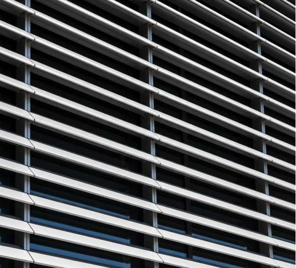  ️ 금속 루버(Metal Louver), 건축 외장 디자인의 숨은 주역