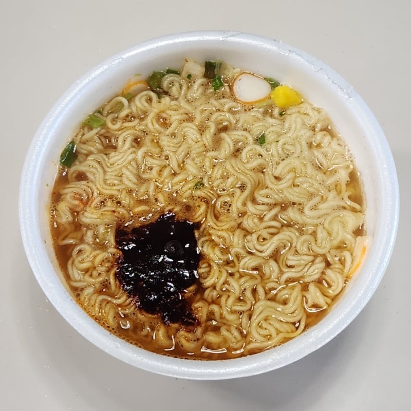 육개장 사발면 물양 400ml로 조절해 보니 부드럽고 칼칼한 한 그릇!