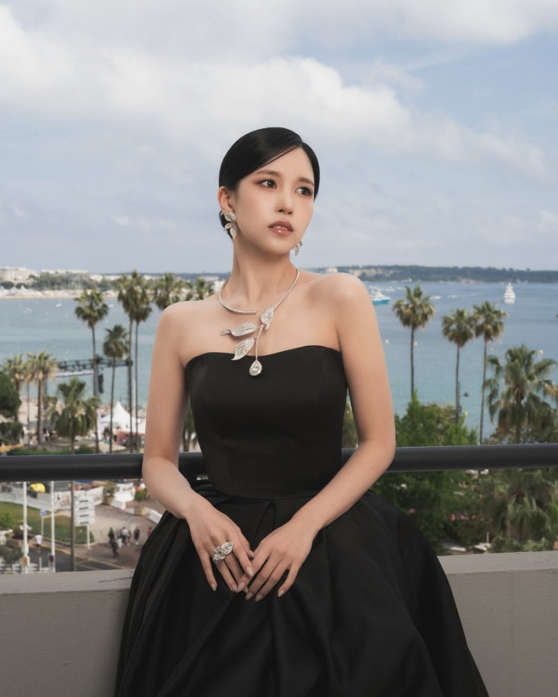 TWICE Mina's Side Profile Garners Global Praise for Elegant Visuals