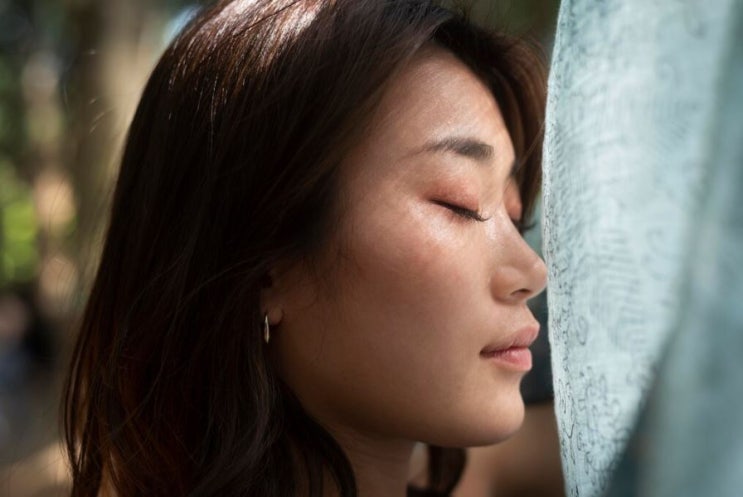  눈을 감고 있는 것만으로도 피로가 풀릴까 눈 감기 휴식의 과학적 효과