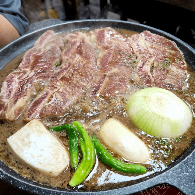  군자역 갈비와 푸짐한 반찬이 맛있는 '아라주는갈비'