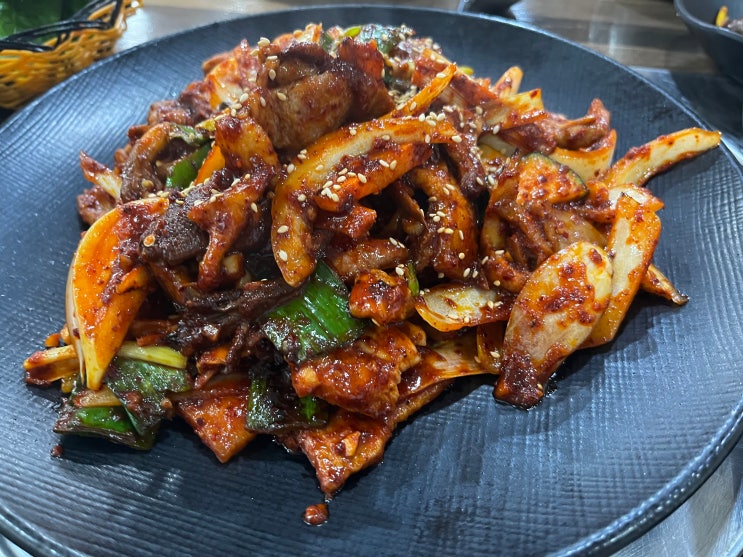  괴산 청천 밥도둑 덕수궁 정말 맛있는 불향솔솔~ 버섯제육볶음