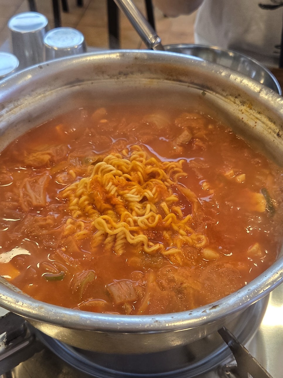 양푼생돼지김치찌개 신포본점 사진 5