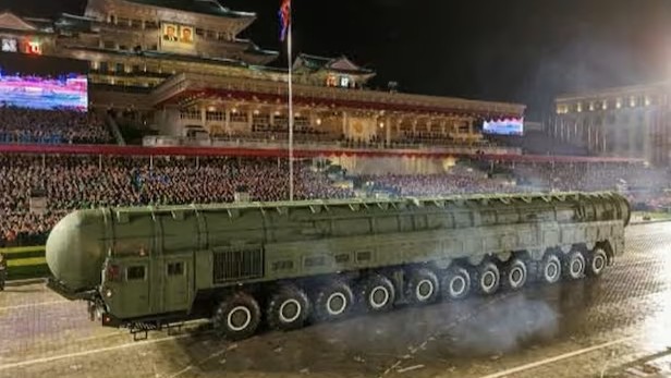 북한, 열병식서 신형 ICBM '<b>화성-20형</b>' 공개