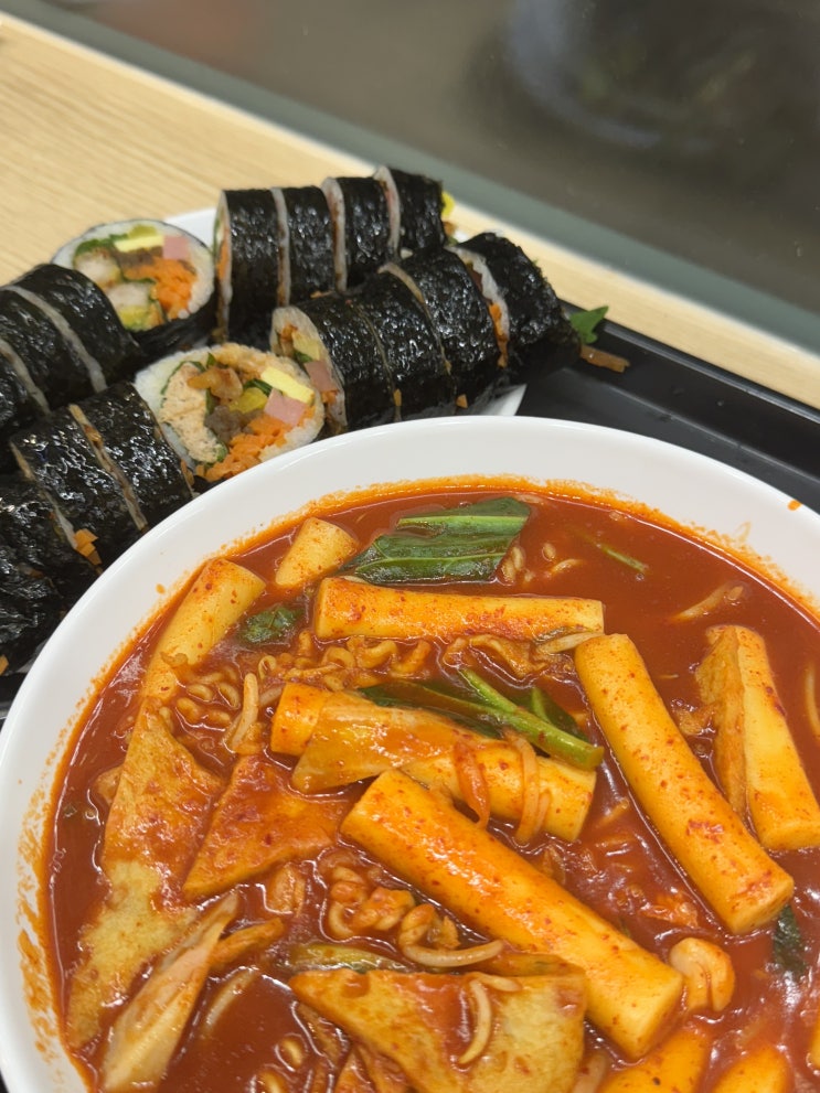  [청량리역] 라볶이에 김밥을 찍어먹는 환상의 조합, 청량리 직장인 혼밥 분식 맛집 <정김밥>