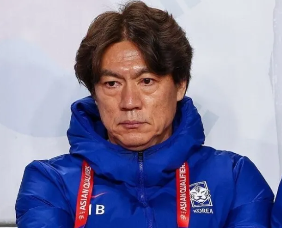 홍명보 감독의 딜레마: <b>브라질전 완패</b> 후 전술 변화와 <b>월드컵</b>... 