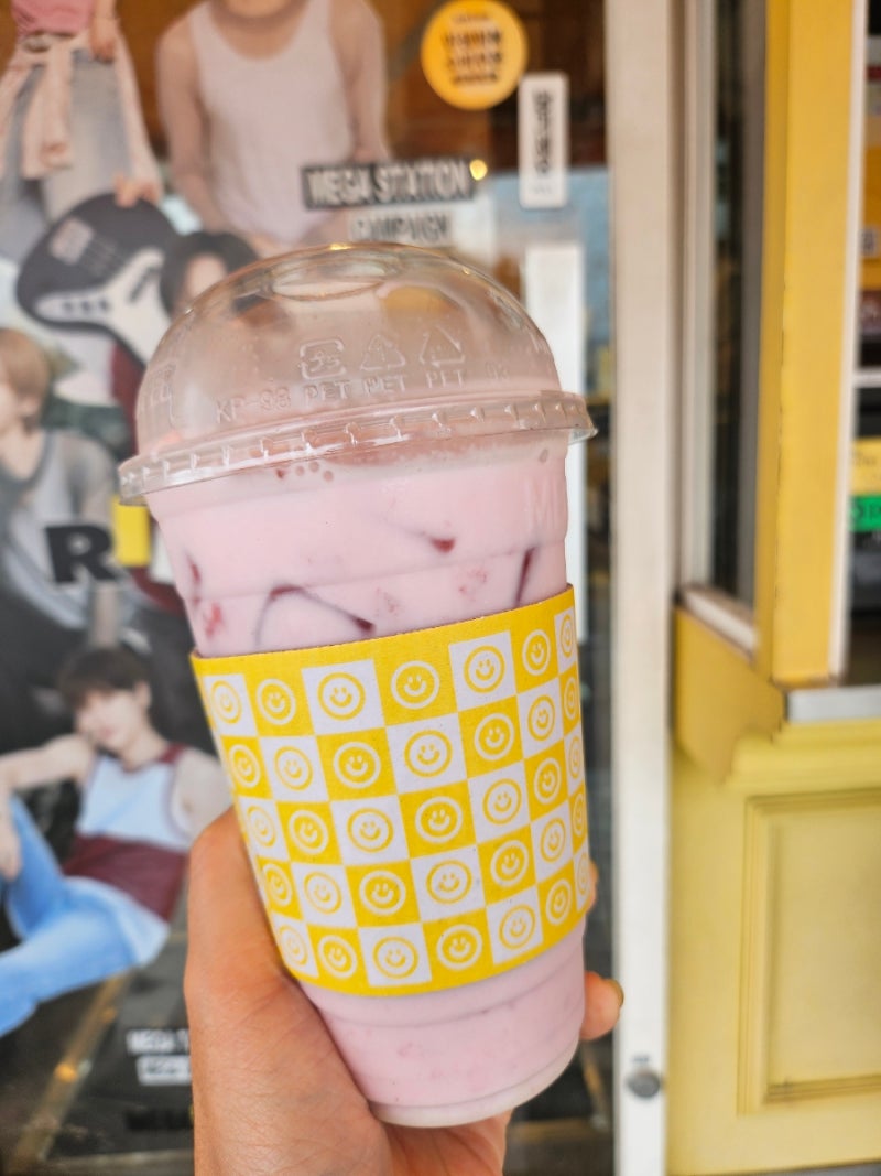 메가커피 딸기라떼 꿀팁 옵션 연유추가