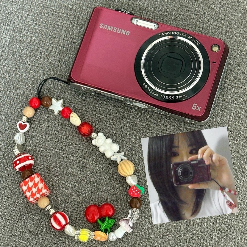 Samsung Han Hyo-joo's Digital Camera VLUU PL150: Retro Vibe, Vintage Camera Colors