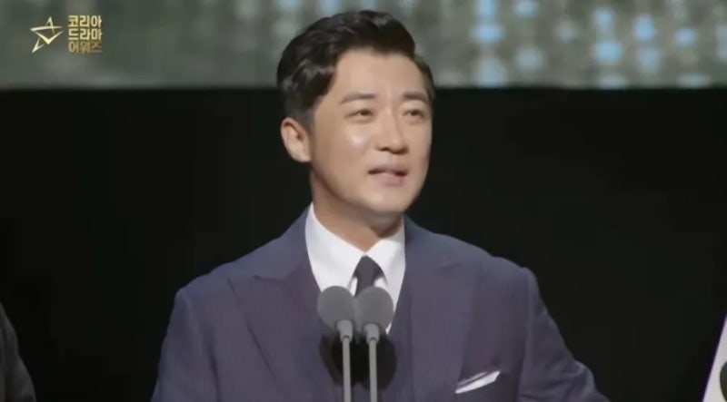 안재욱, 드디어 생애 첫 '대상' 수상! 감동의 눈물... '별은 내 가슴에'부터 28년 만에 이룬 쾌....