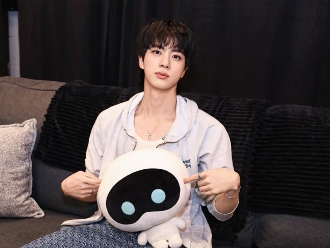“5억 스트리밍의 기록”…방탄소년단(BTS) 진, 아이돌픽 20주 1위로 정상 굳히다