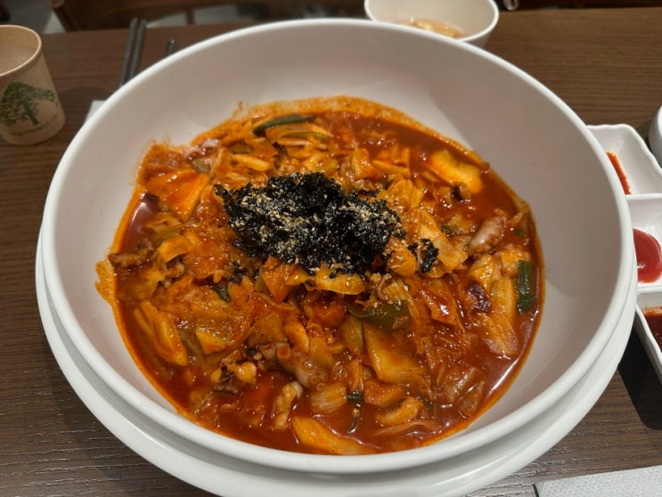  잠실 롯데몰 신상 맛집, 신라제면 롯데월드몰점 후기 ( 주말 점심 웨이팅 시간 )