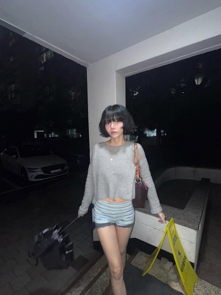  AOA 지민, '마이크로 쇼츠'의 귀환! 엄청나게 화제인 파격 핫팬츠 패션 공개