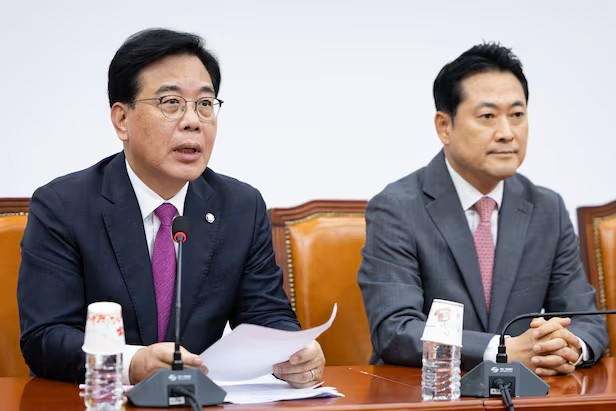 <b>특검</b> 수사받던 공무원 사망에 "<b>민중기 특검</b> 대한 <b>특검법 발의</b>"