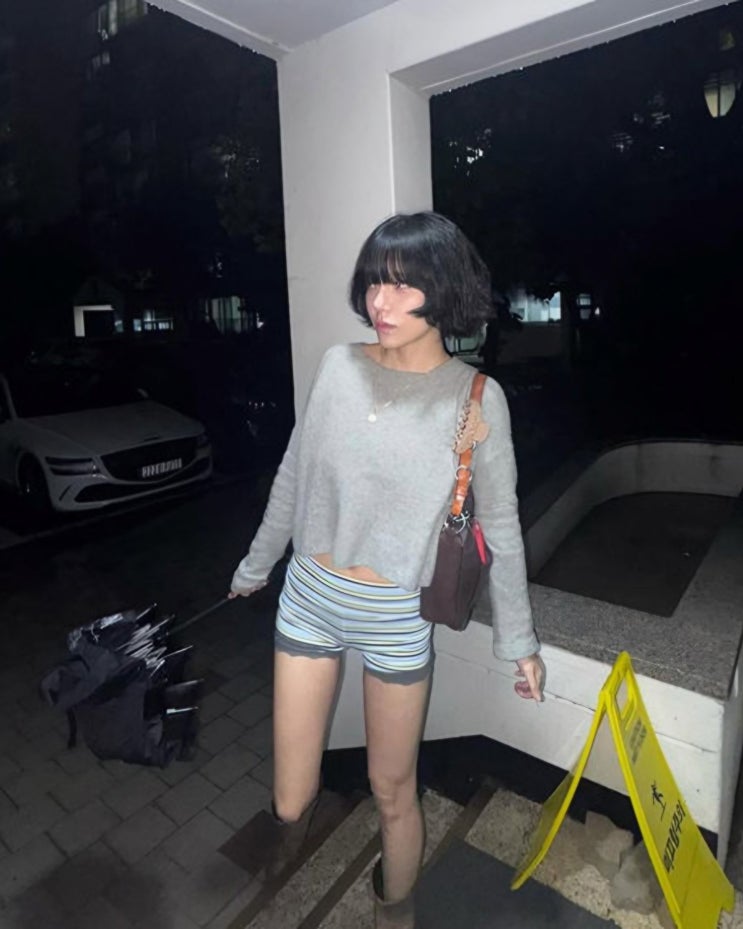 "속바지 아니야?" AOA 지민, 파격 핫팬츠 패션 SNS 초토화