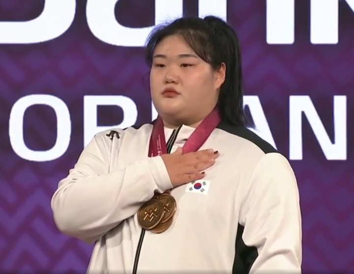 ‘역도 요정’ <b>박혜정</b>…<b>세계선수권</b> 3관왕 감동