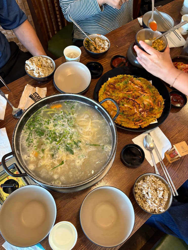  대부도여행 맛집 포도밭할머니 칼국수:) 통바지락 칼국수 웨이팅, 주차