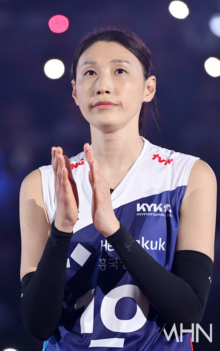 <b>김연경</b>·흥국생명, ‘홈 개막전에서 <b>은퇴식</b>’…등번호 10... 
