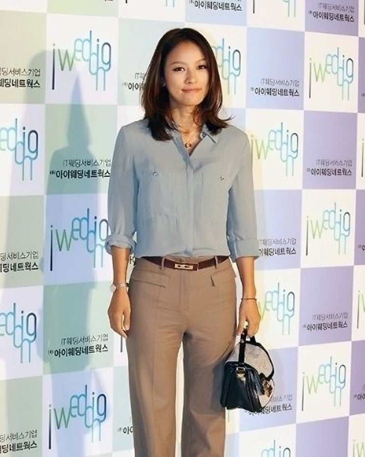  "시간이 멈춘 듯한" 이효리, 14년 전 가을 하객룩 패션