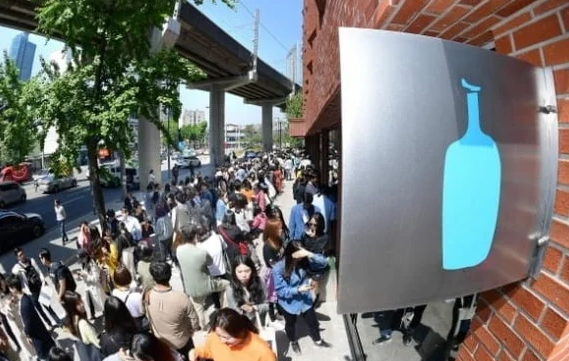  ️ “커피는 미끼상품? 진짜 돈 되는 건 따로 있다!” 카페 굿즈 전쟁의 숨은 비밀