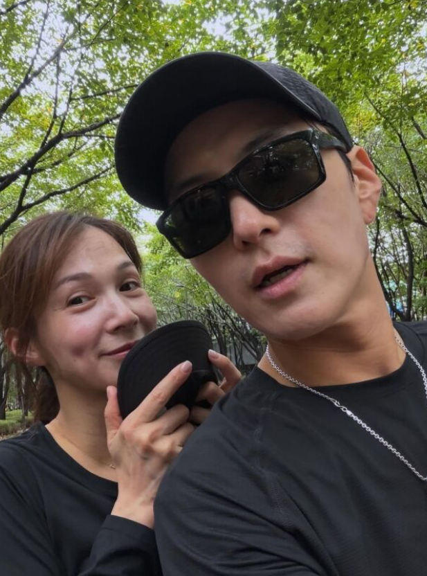  장승조린아, 결혼 10년 차에도 ‘신혼 케미’ 그대로“SM 걸그룹 출신 아내와 아침 러닝이라니… 부럽다 진짜!”️