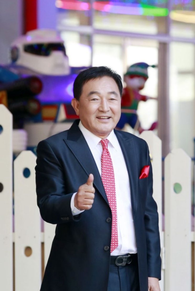 ‘190억 빚’ <b>임채무</b>, <b>두리랜드</b> 직원들 폭로… 내부 갈등 현실화?