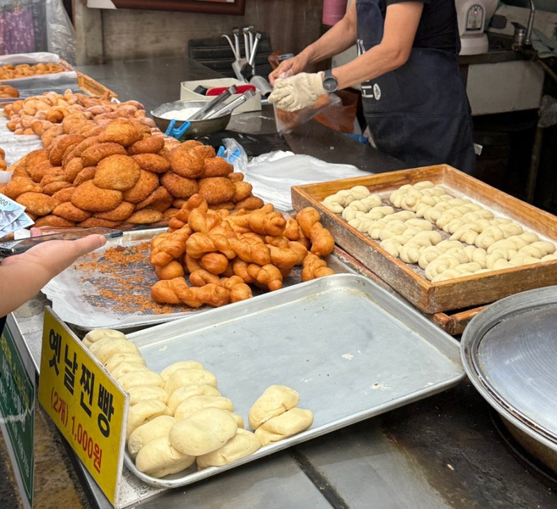 [서울/ 광진] 자양 전통시장 초가성비 만두 꽈배기 도너츠 맛집 “소문난 만두” 포장 후기/ ....