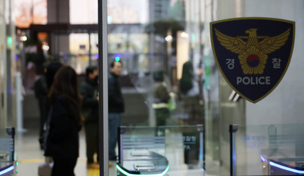 [속보] <b>의정부 아파트</b>서 이웃간 일가족 상대 <b>흉기난동</b>…피의자... 