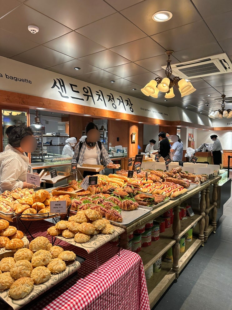  성심당 샌드위치 정거장 ️ 시간  잠봉뵈르 매장 애플 브리치즈, 이탈리안, 올리브, 카프레제 샌드위치 메뉴 야끼소바빵 가격