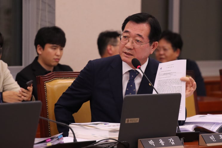 <b>가덕도신공항</b> ‘공기(工期)’ 논란과 연내 <b>재입찰</b> 여부 집중... 