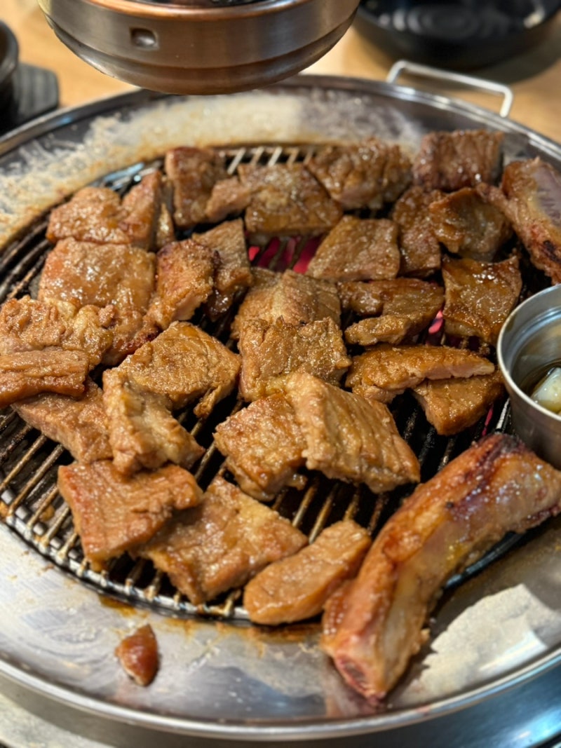 [하남 맛집 - 흥부골 숯불돼지 왕갈비] 고기를 시키면 냉면을 무료로 주는 돼지갈비 맛집 내....