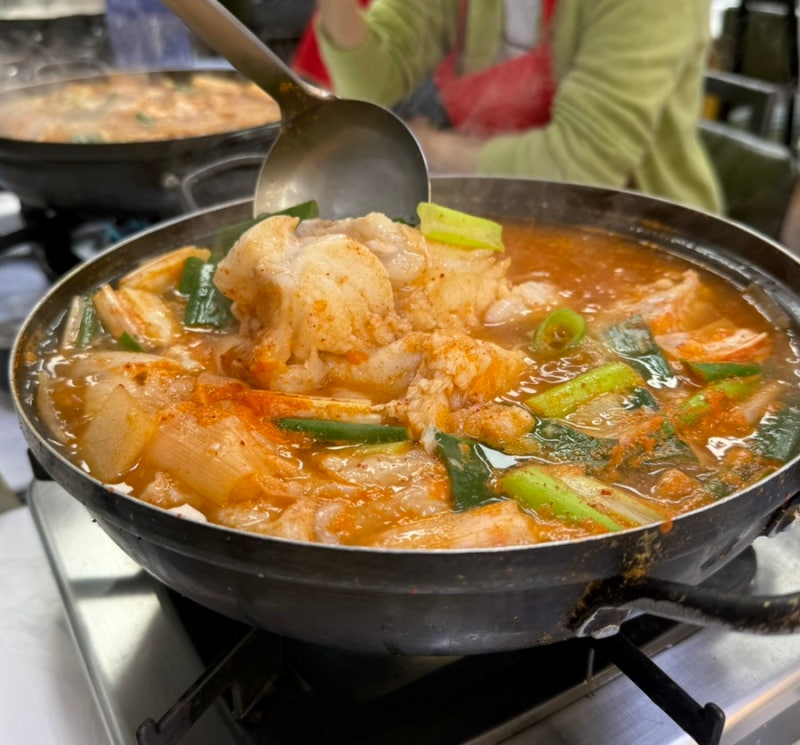 속초여행 중에 제일 맛있었던 물곰치탕(속초 사돈집)