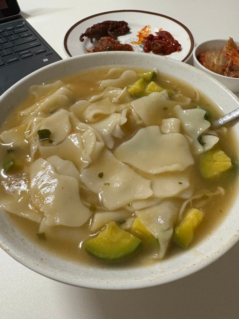 수제비 좋아 인간이 추천하는 귀빈정수제비 / 자취꿀템