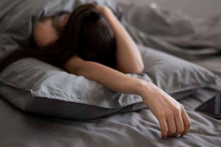  수면부족 증상 12가지 잠이 부족할 때 몸과 마음에 생기는 변화