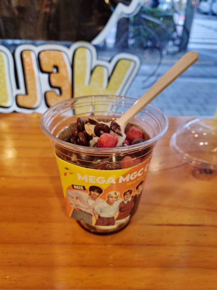  상큼달콤한 메가커피 요거젤라또 초코베리믹스 칼로리