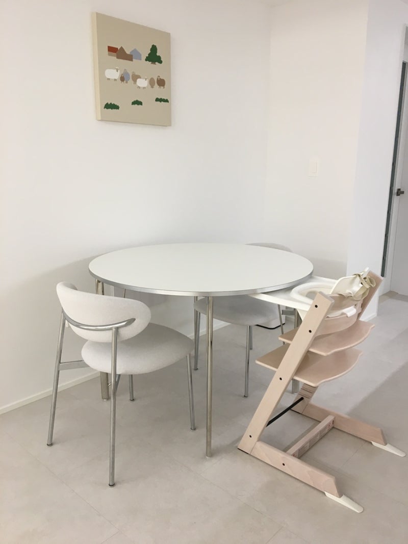바이더하임 그레이스 HPL 원형 식탁 2개월 사용 후기