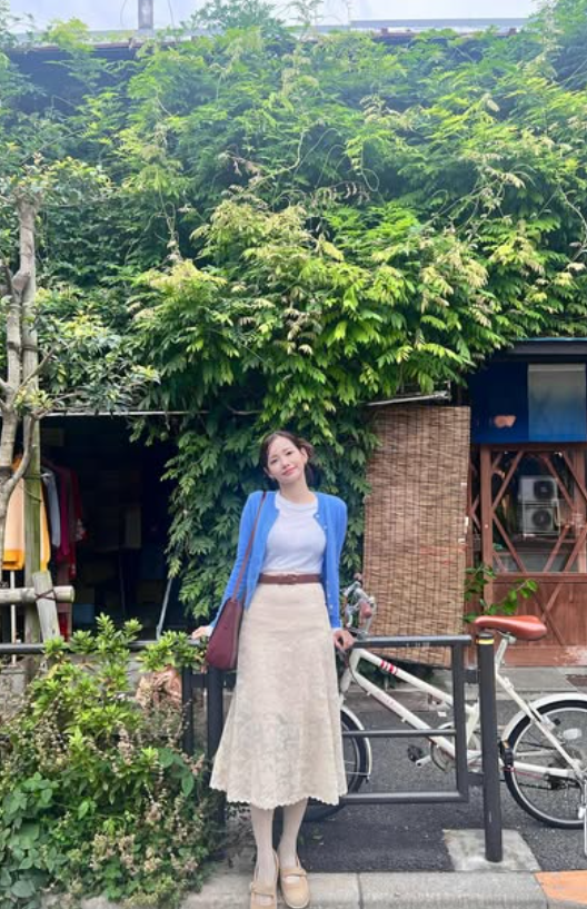 일본으로 떠난 하연수, 35살 된 근황 공개...여전한 미모 '꼬북좌'