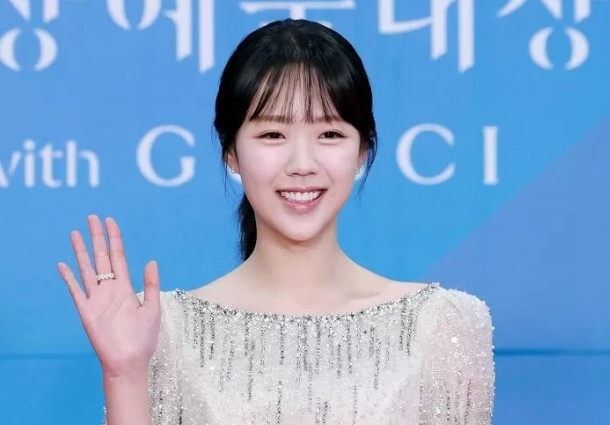 [단독] 런닝맨 <b>지예은</b>, <b>갑상선</b> 기능 저하로 활동 잠정 중단... 