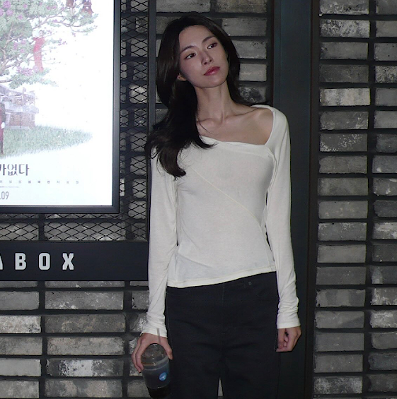  하영 미니멀 데이트룩 오프숄더 슬림 패션
